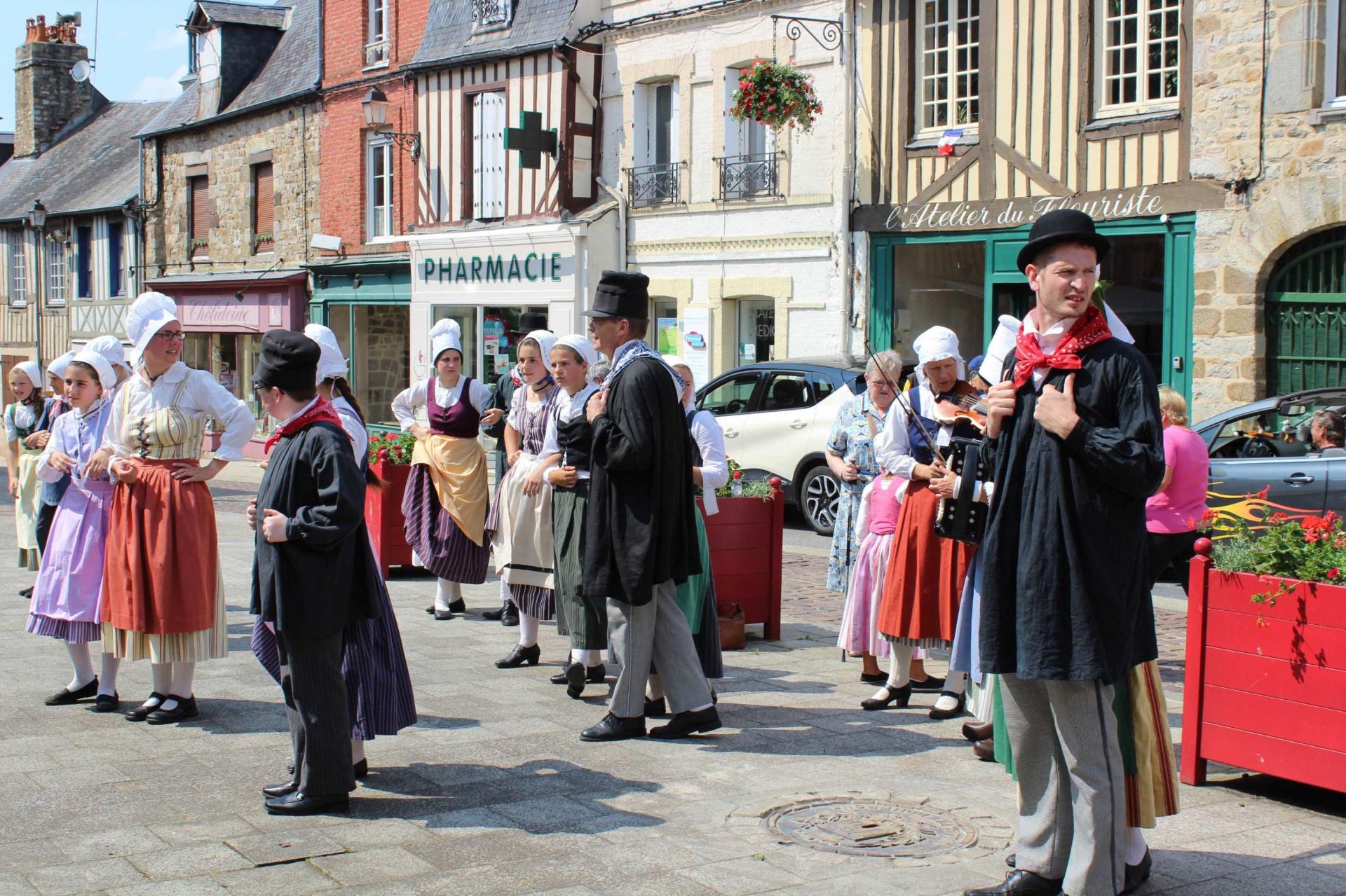 Aubades - Le Trou Normand