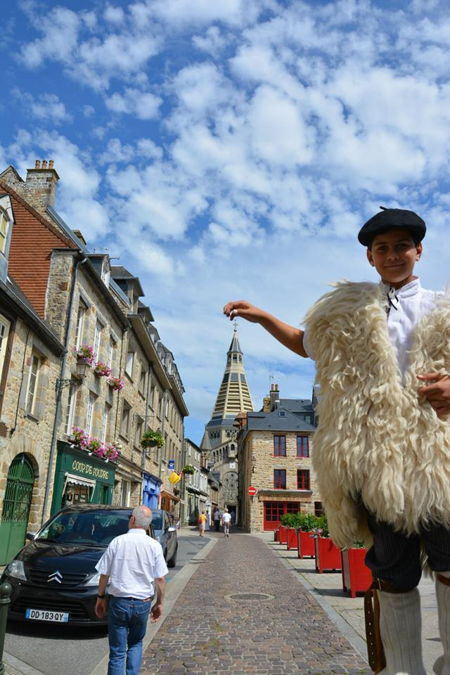 Aubades dans Domfront - Les Landes