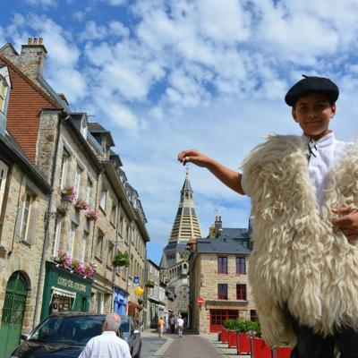 Aubades dans Domfront - Les Landes