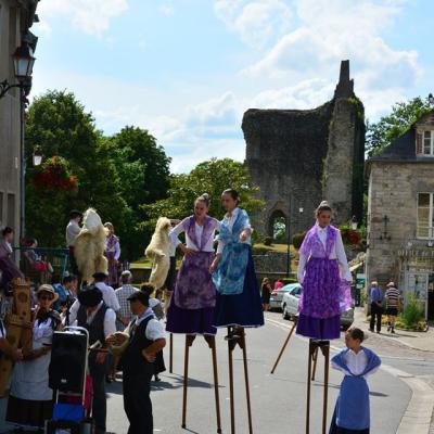 Aubades dans Domfront - Les Landes