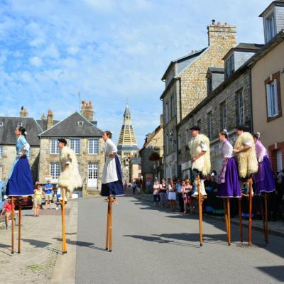 Aubades dans Domfront - Les Landes