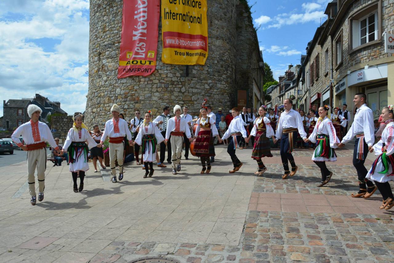 Aubades dans Domfront - La Serbie