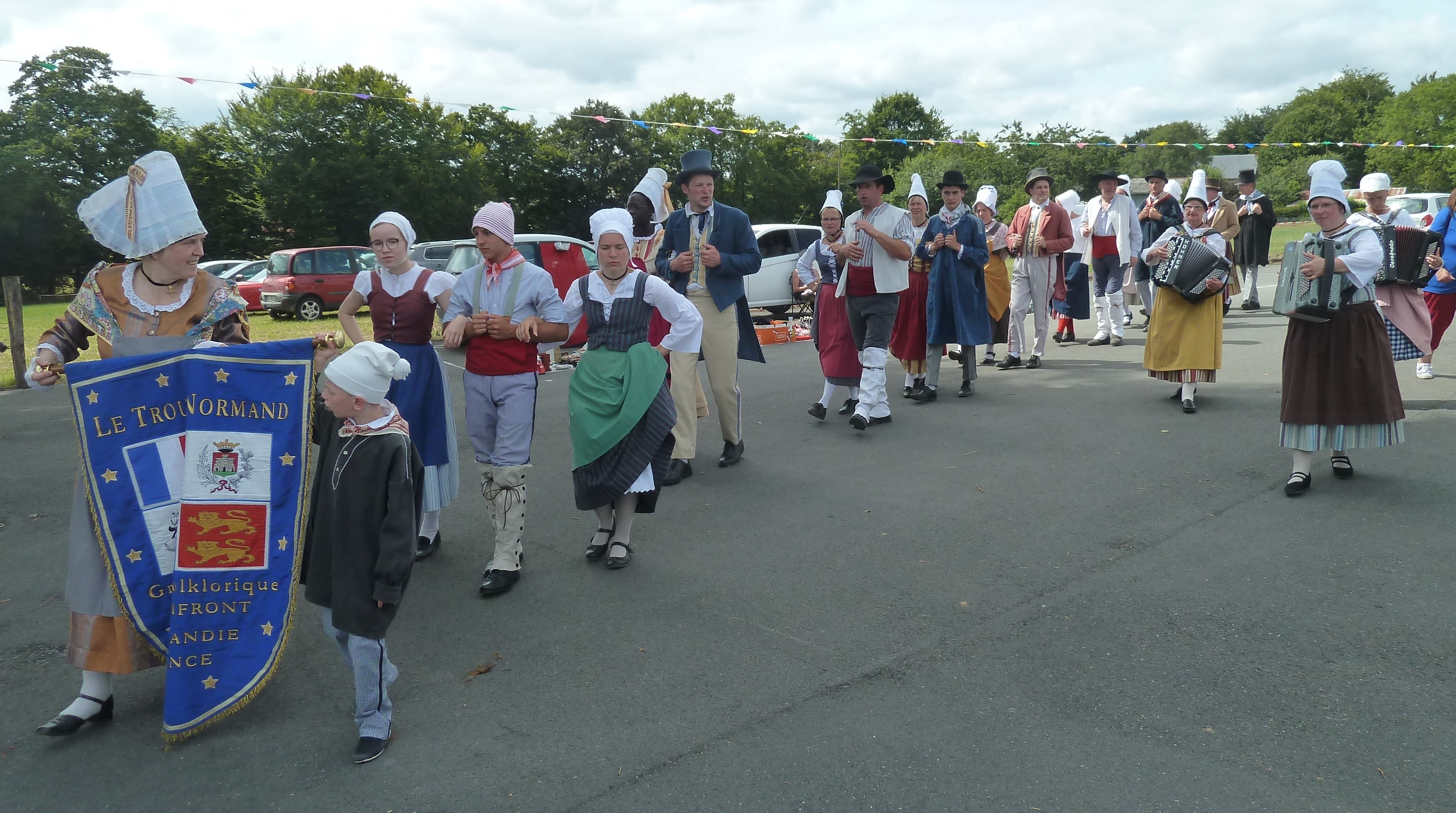 Les jeunes mènent le cortège