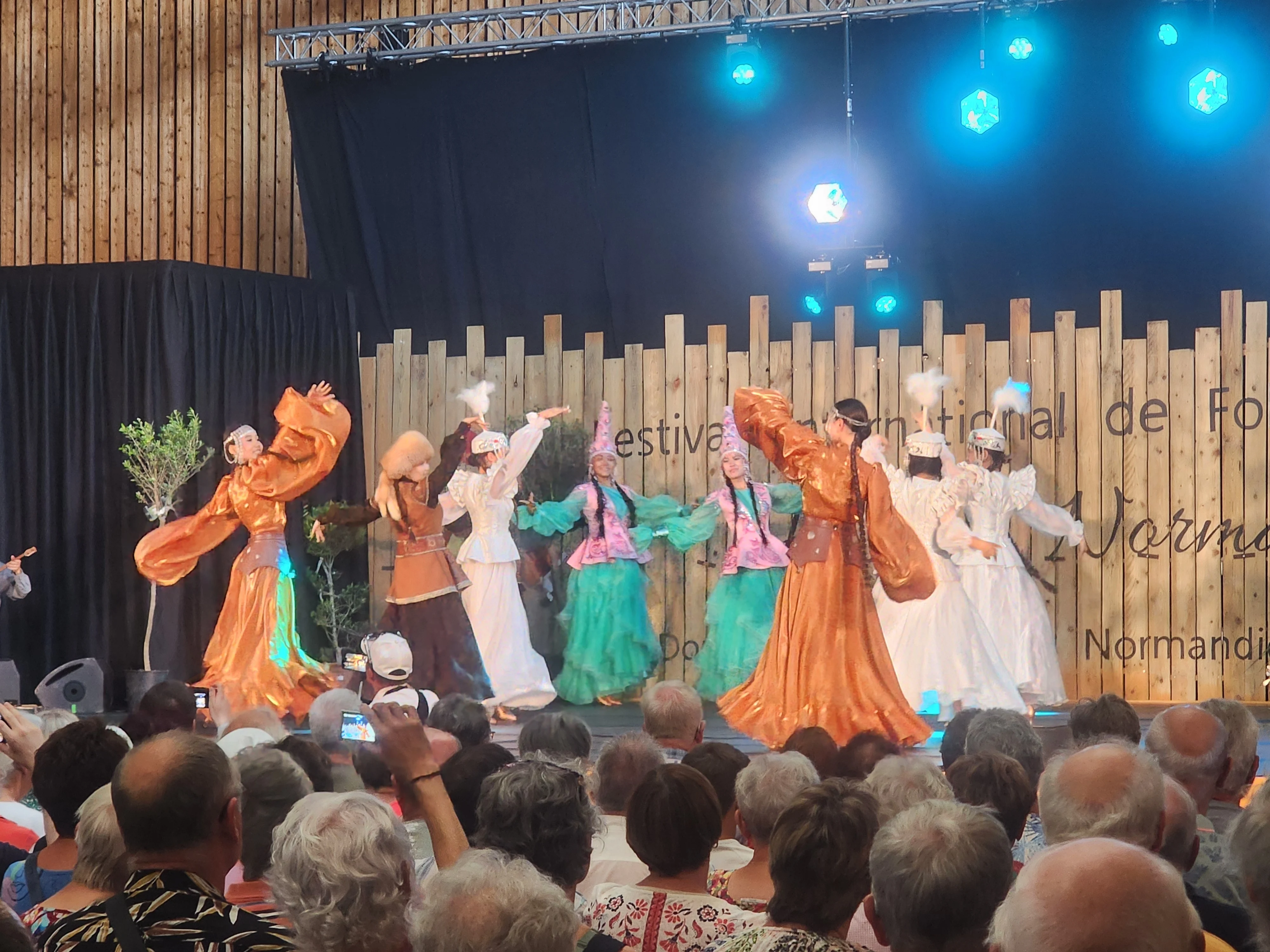 Spectacle du dimanche - Barqytbel Music Ensemble - District Tarbagataï (KAZAKHSTAN)