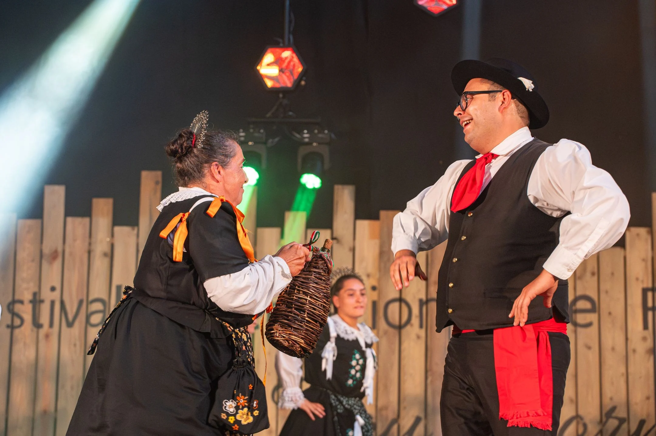 Spectacle du dimanche - Manghîn et Manghina (Italie)