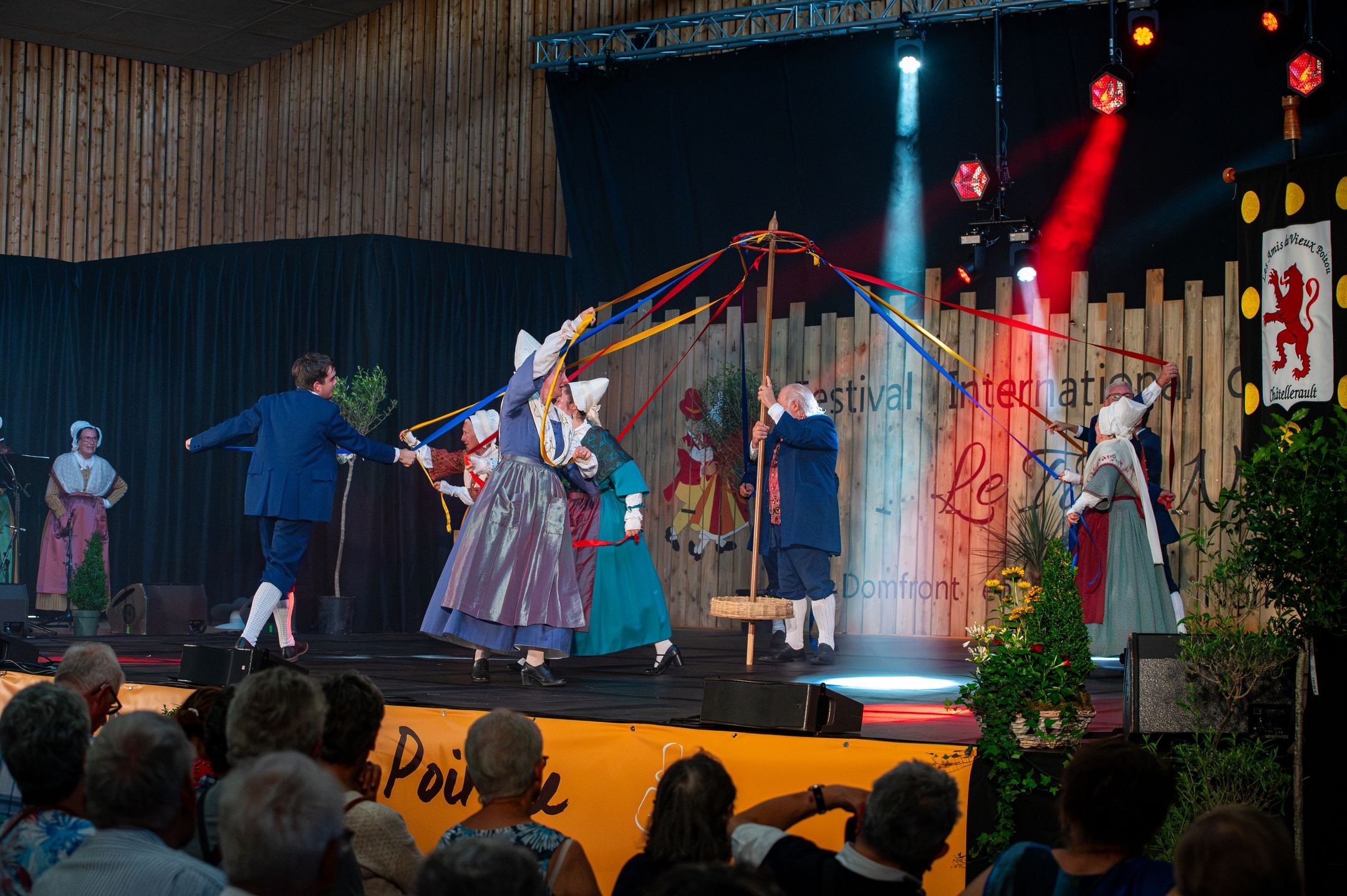 Spectacle du dimanche - Les amis du vieux Poitou (Vienne)